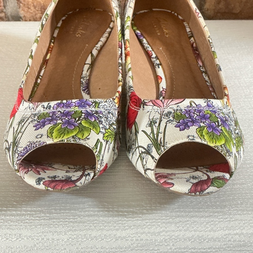 CLARKS “Burmese Art” Floral Peep-Toe Cork Wedge Sandals - Picture 3 of 13